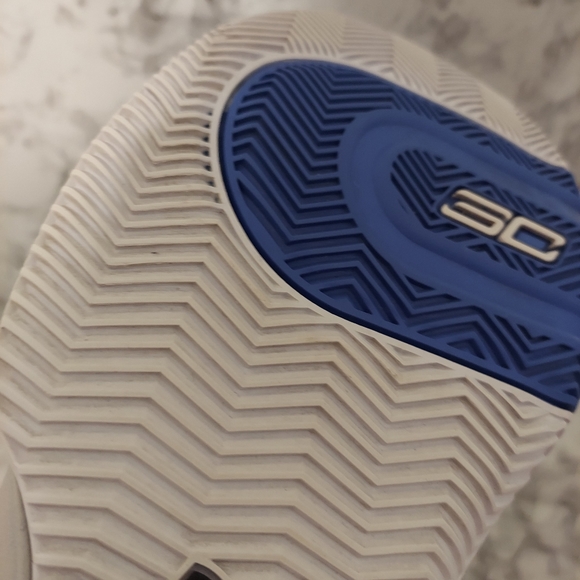 Pre-owned 2019 under Armour SC 3zero III - Picture 9 of 11